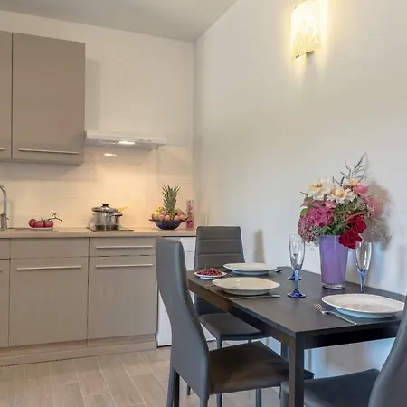 Διαμέρισμα Lavander 02 *