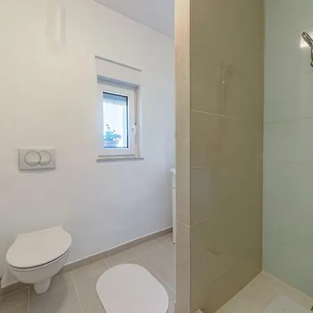 Διαμέρισμα Lavander 02 *